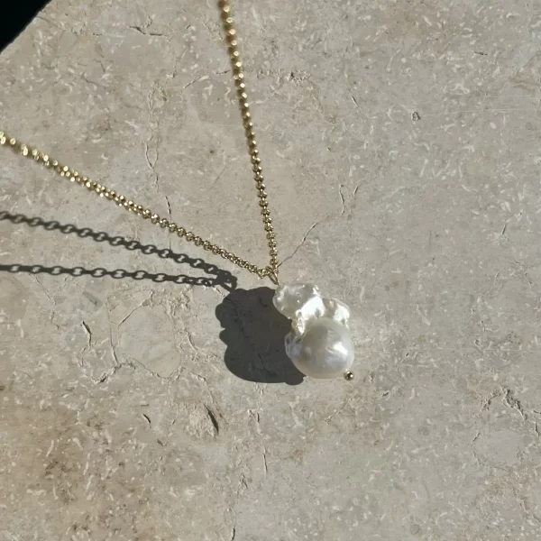 Paauksuota grandinėlė su barokiniu perlu (50cm)